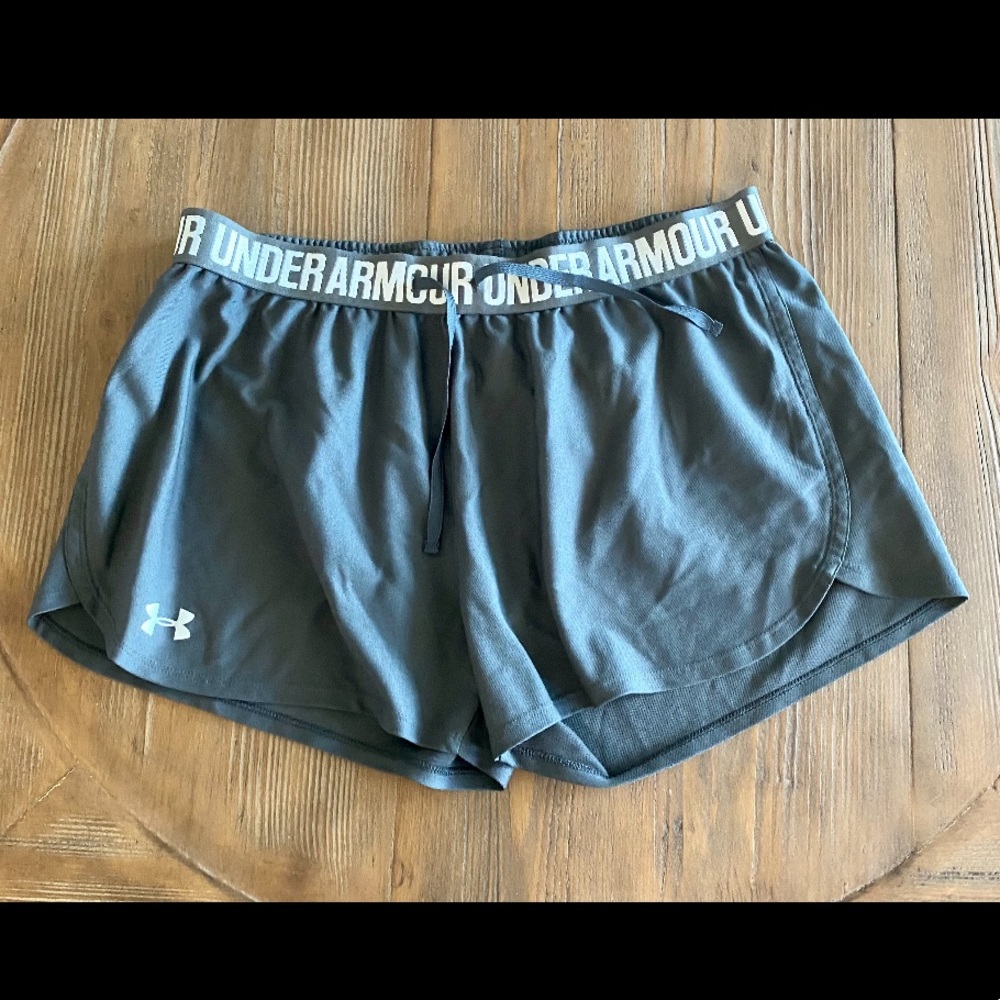 EUC women’s dk grey UA shorts